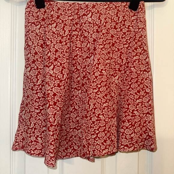 AE Floral Red Skirt - Picture 10 of 11